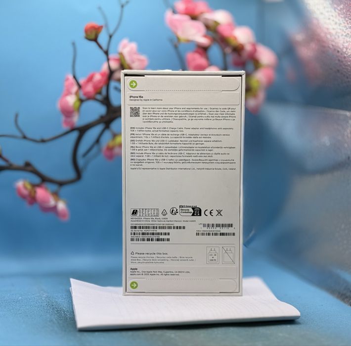 НОВ!!! Apple iPhone 16e, 128GB, 5G, Black + подарък адаптер Apple