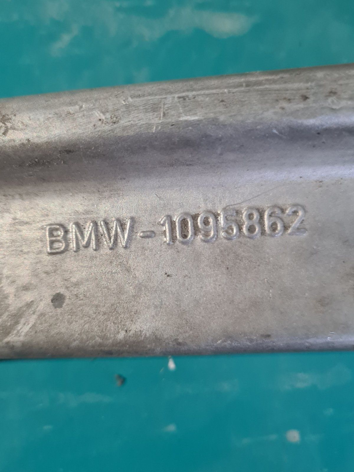 Теглич за BMW 1095862