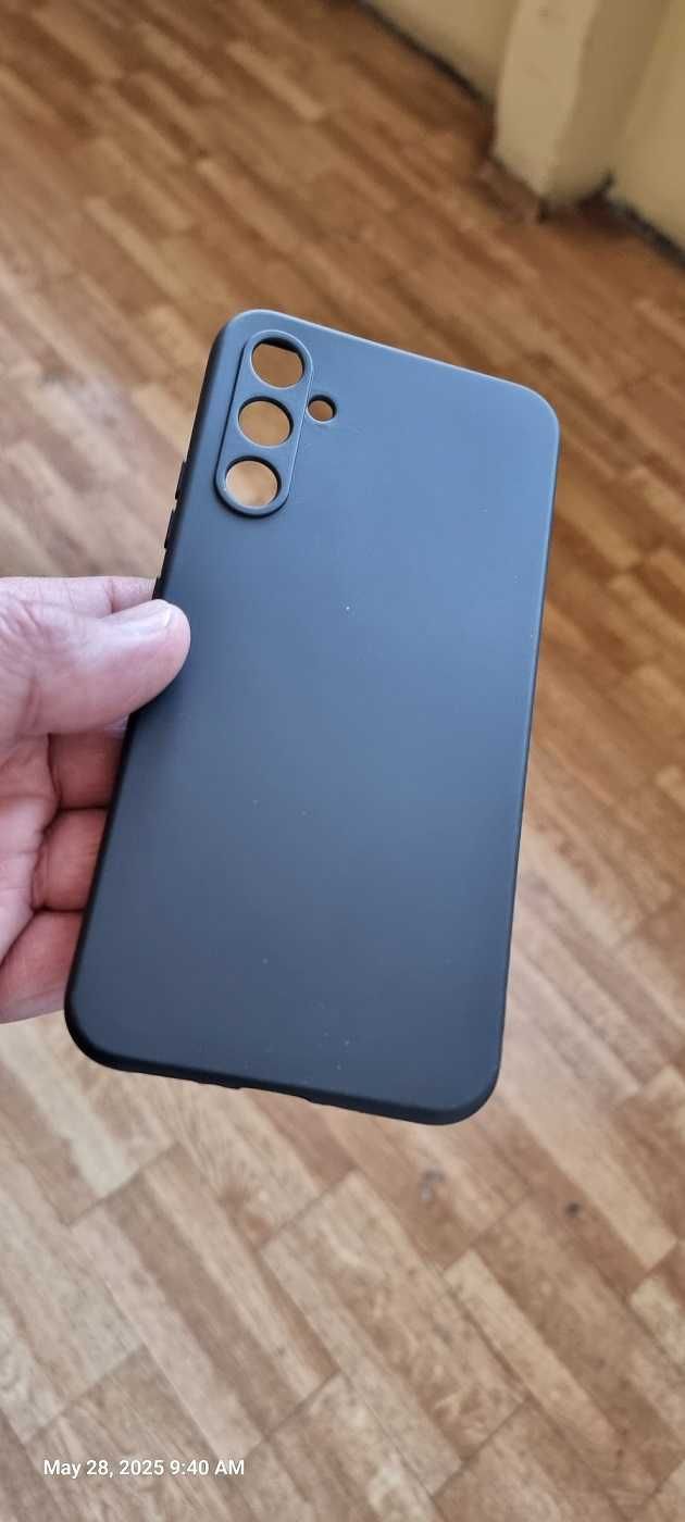 Подарявам 8 бр. нови калъфи - гръб за Samsung A34