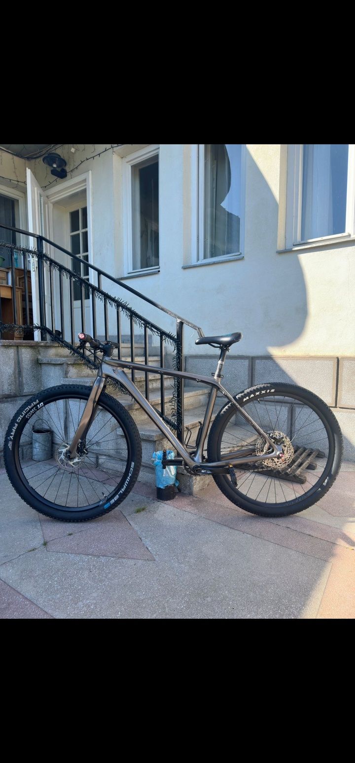 Vând bicicleta Cube gravel full carbon shimano grx mărimea L roti 29