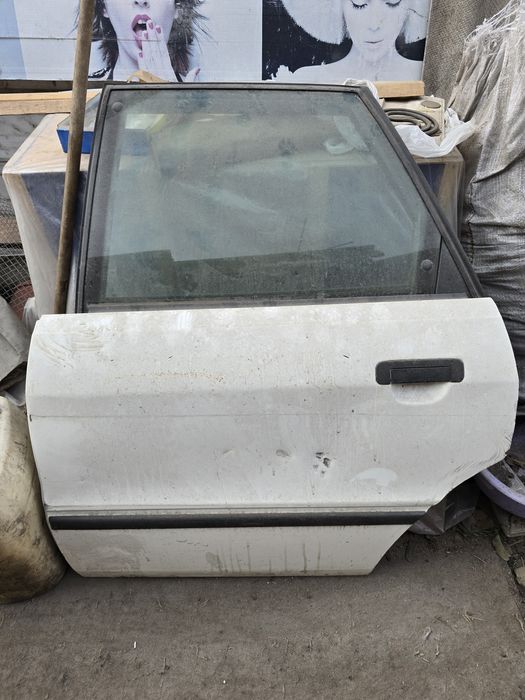 Продам заднюю дверь от ауди 80