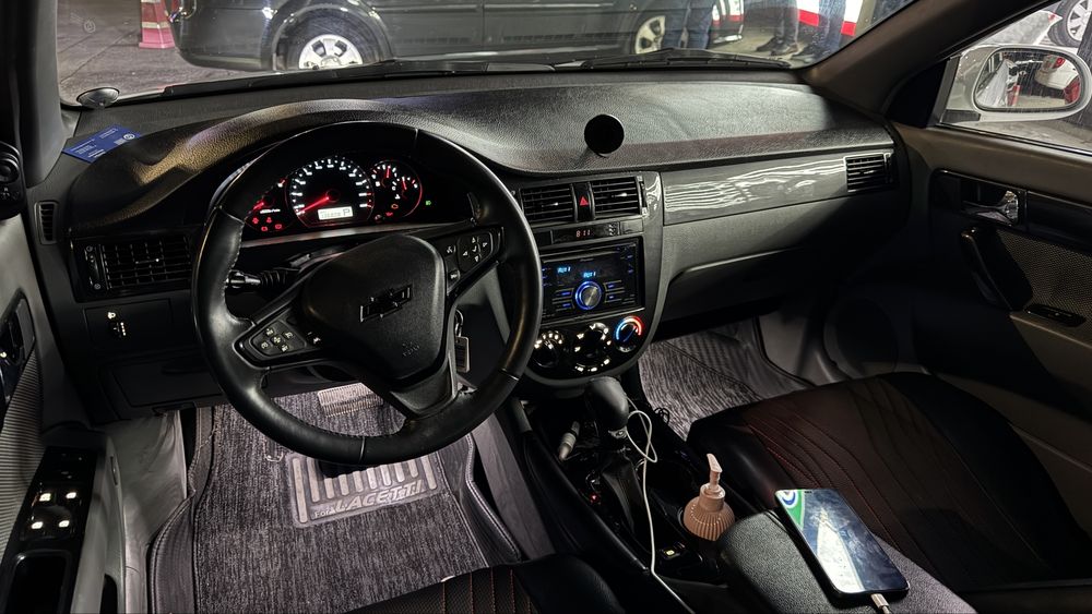 Lacetti 1.8 avtomat 2008 yil 3 4 ta joyda kraska bor 235 min yurgan