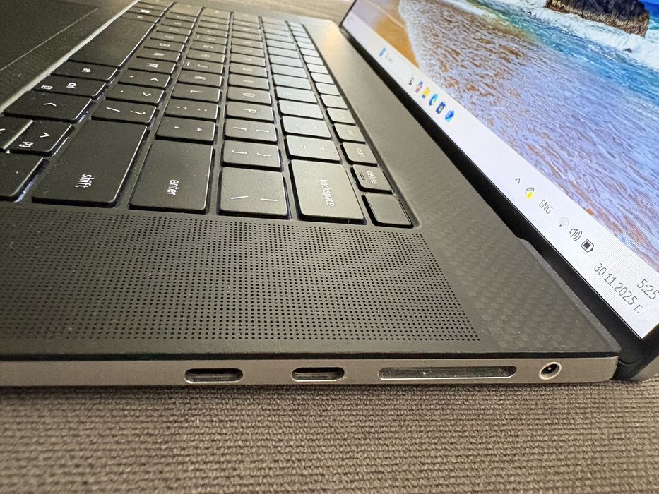 Dell XPS 9720 17", intel i7-12700H, 32GB, 1TB NVMe, NVIDIA RTX 3050