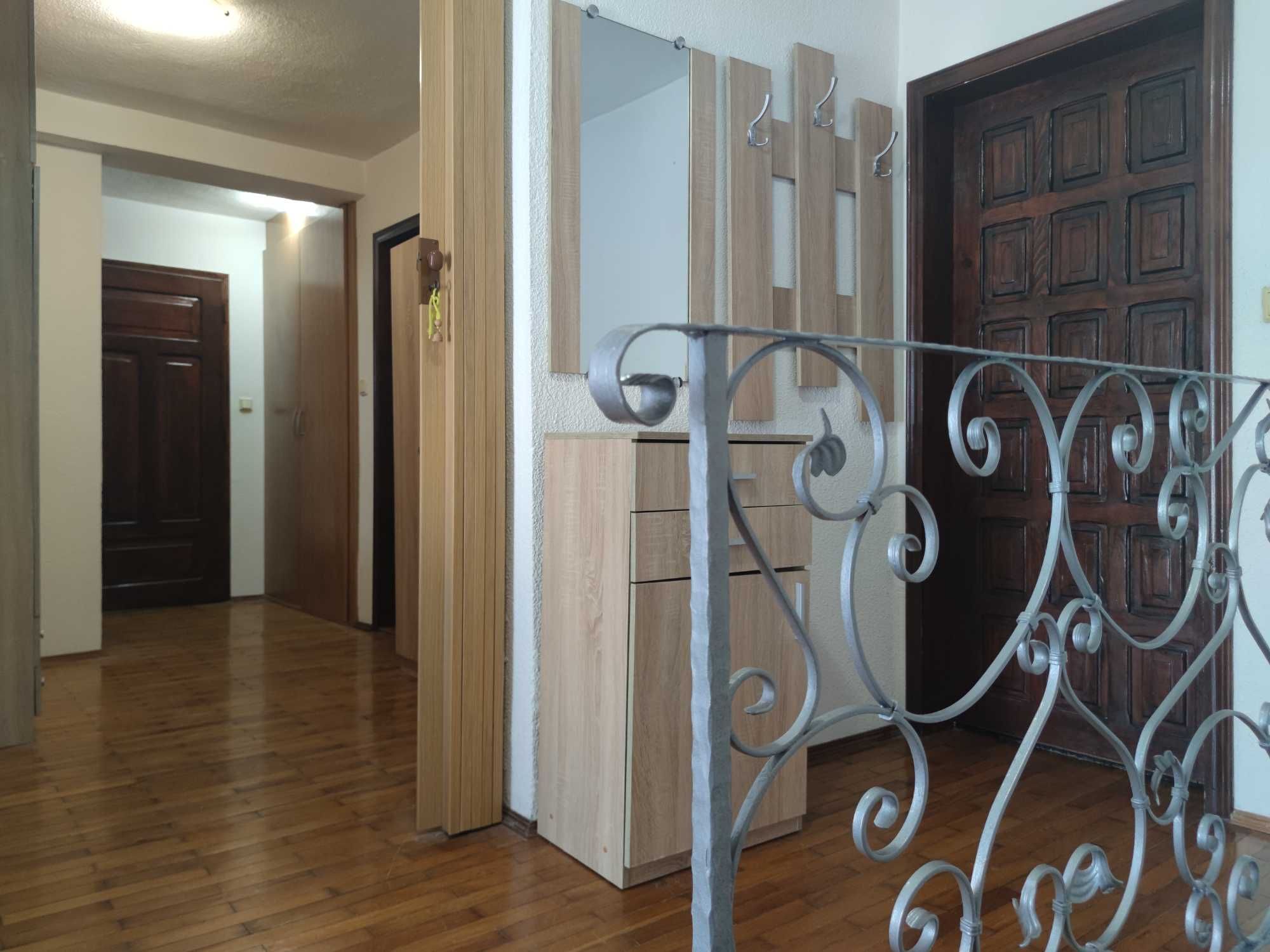 Продавам многостаен тип Мезонет - 210м2, до Колхозен Пазар