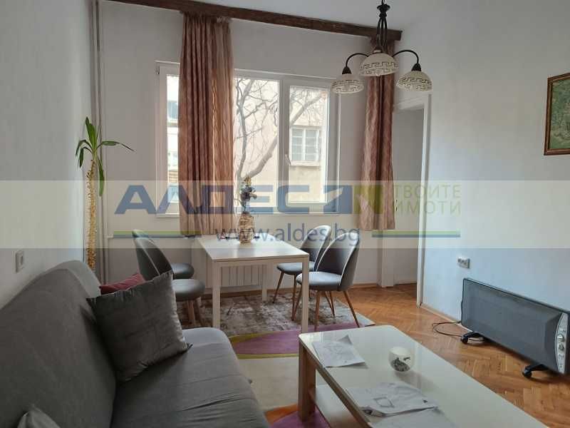 Дава се под наем Тристаен апартамент в София, Център - 98 кв.м за 765 € - Снимка #1