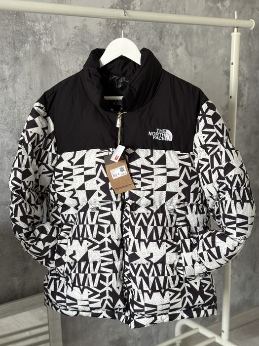 Geaca North Face off white balenciaga