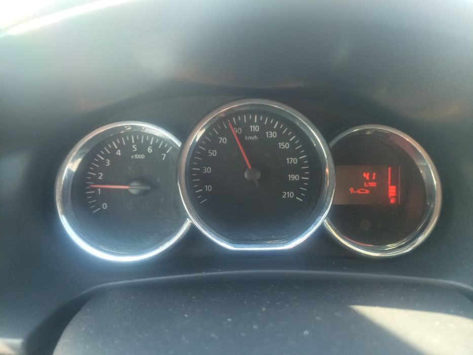 Продавам Дачия Логан 2015 г!