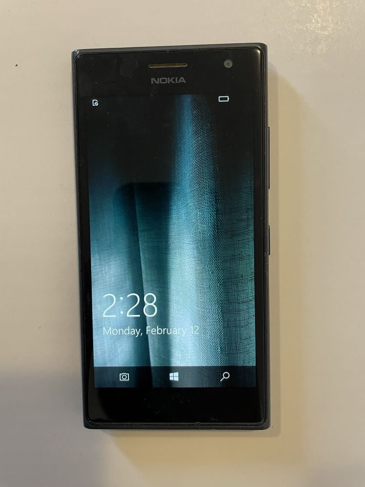 Мобилен телвфон Nokia lumia 735