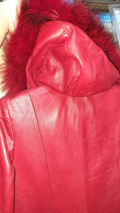 Haina/jacheta geaca de piele rosie cu gluga si blanita