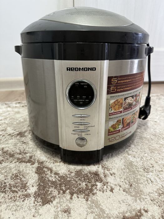 Мультиварка в рабочим состояние