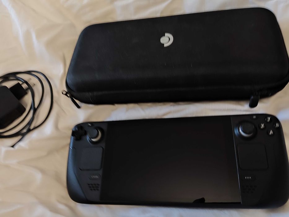 Продавам Steam Deck LCD
