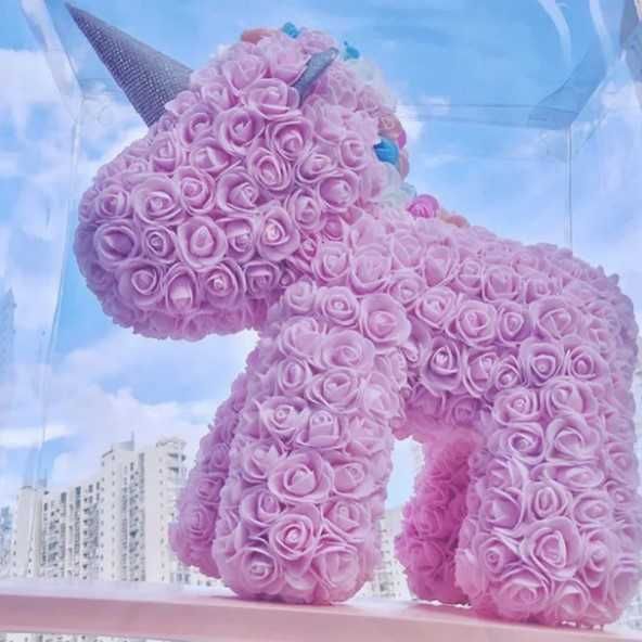 Необычный выбор подарка единорог 3D из роз подарка