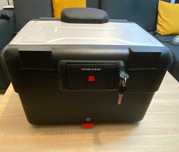 Top case/cutie moto Vario nou  + suport de prindere