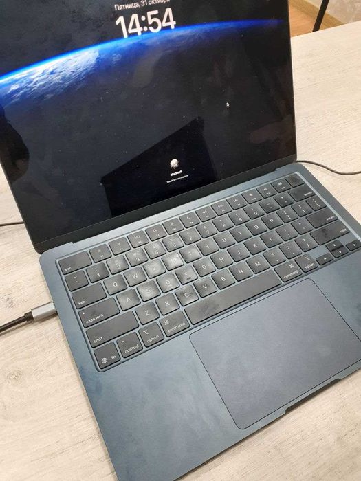 macbook air m4 13inch 16/256 gb va 2 tb hard sotiladi