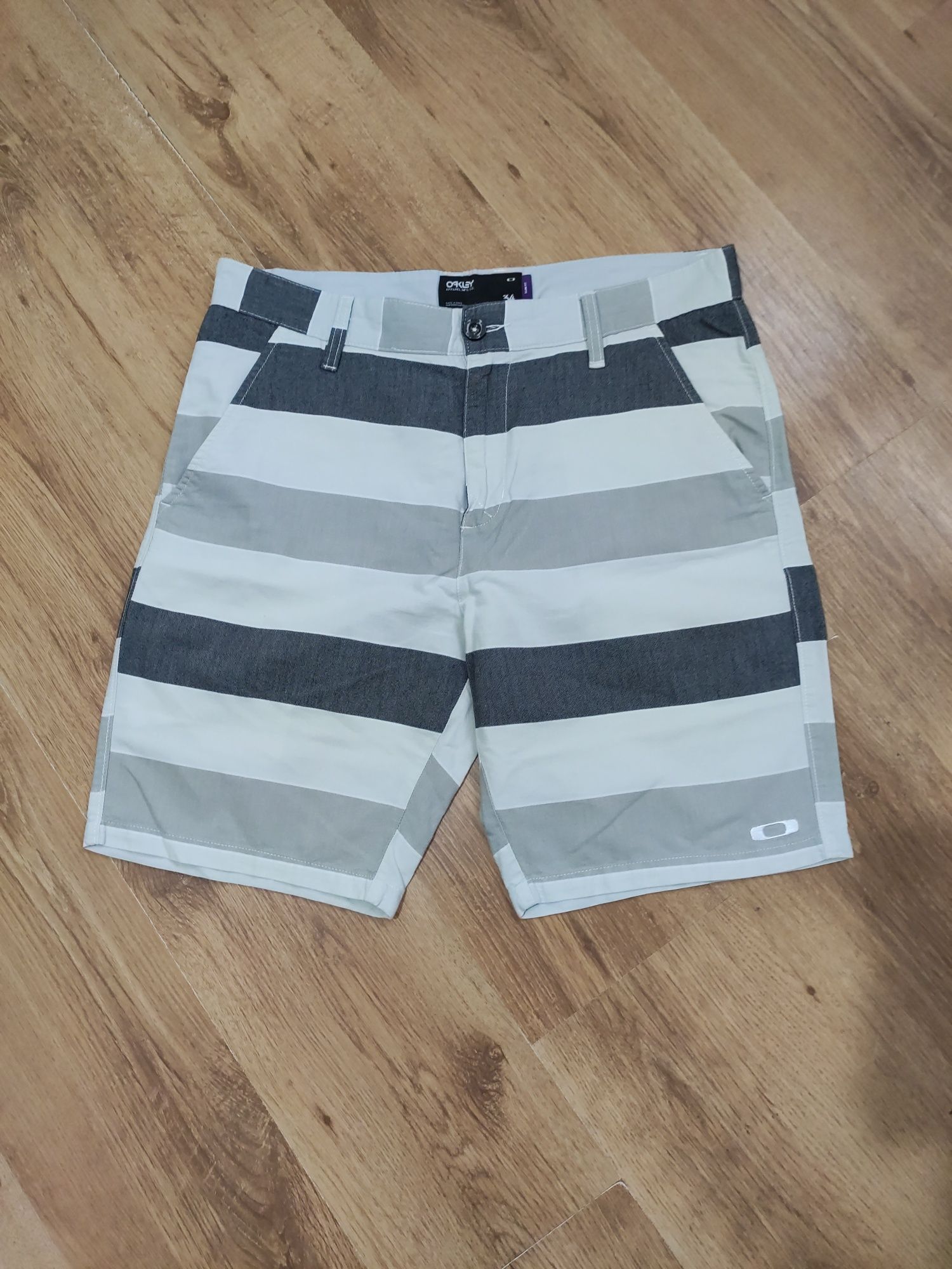 Pantaloni scurți Oakley mărimea 34 slimfit