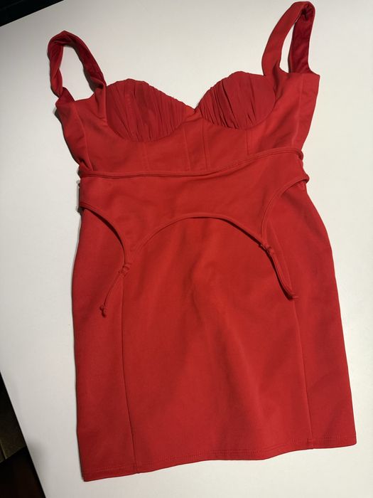 Червена рокля Asos