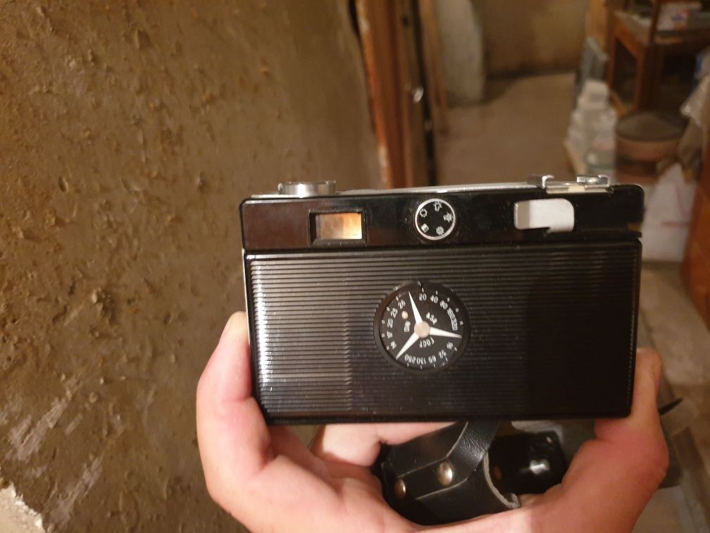 Продавам фотоапарат SMENA 8M, ВИЛИЯ - VILIA и калъф за фотоапарат