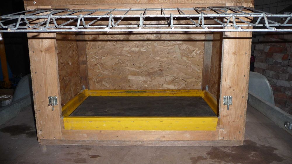 Vând cușcă transport câini pentru Dacia Duster