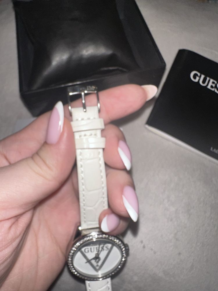 Guess White Matt Watch with Gemstones/ Guess бял часовник с камъчета
