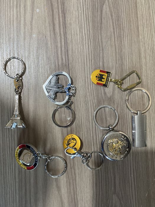Продам брелки из разных стран