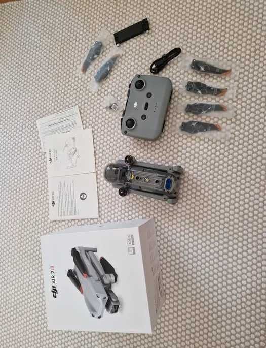 Dronă DJI Air 2S - Nouă în cutie, set complet cu toate accesoriile
