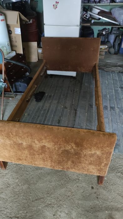 Продам односпальную кровать в отличном состоянии с матрасом