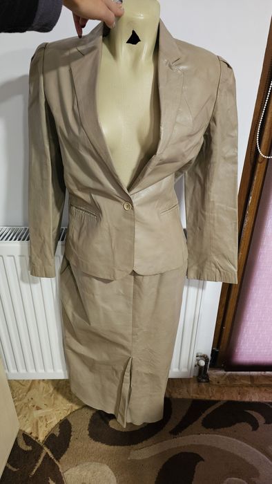 Costum de piele vintage crem bej sacou si fusta lunga M 38