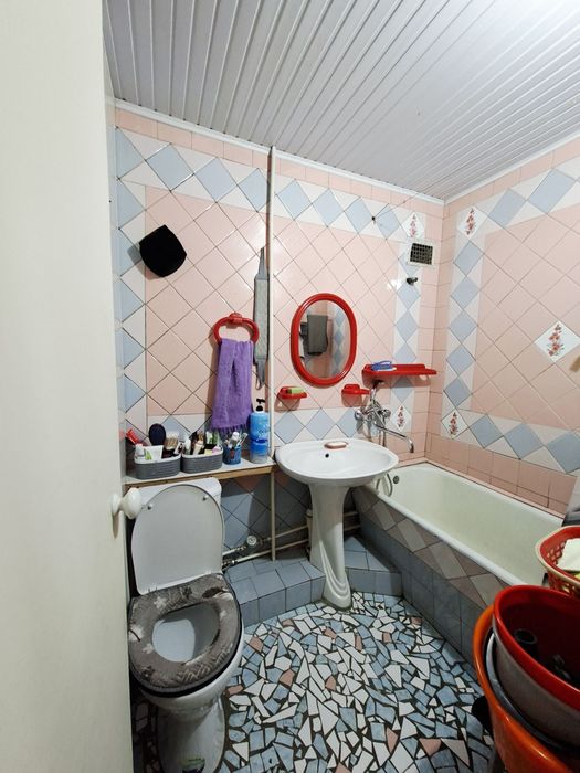 Uy sotiladi Chilonzor 13 kvartal