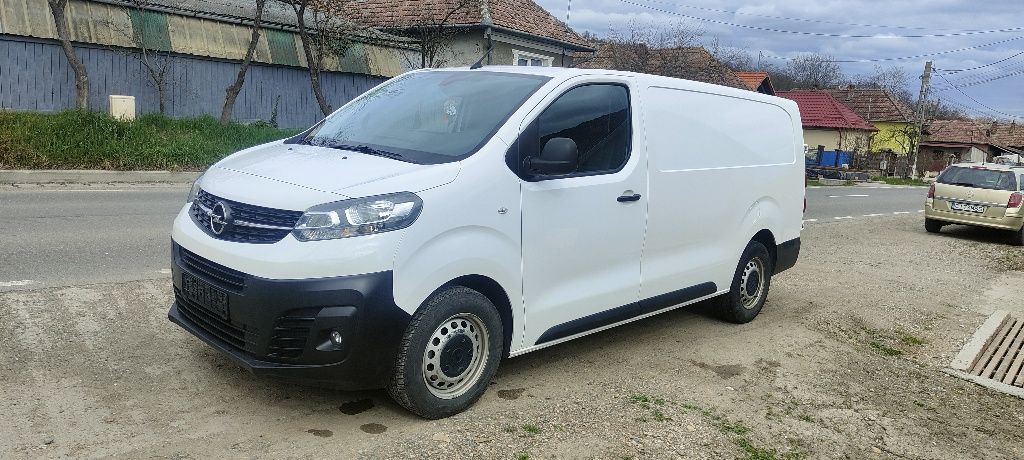 VAND URGENT ! Opel Vivaro, an fabricație 2020, modelul lung.