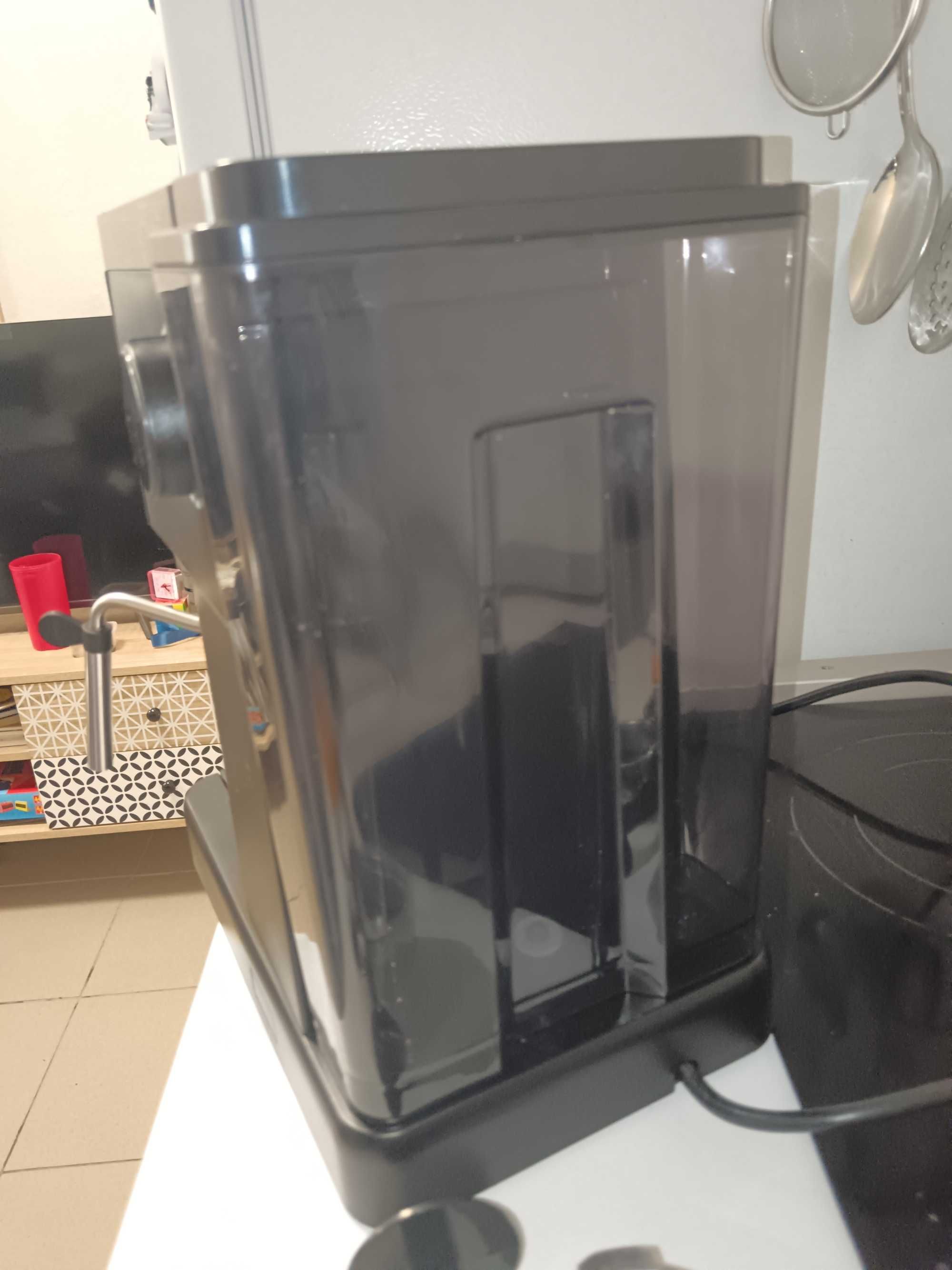 В ГАРАНЦИЯ - НОВА Кафемашина Finlux FEM-1698 Black , 1100 W, 20 Bar