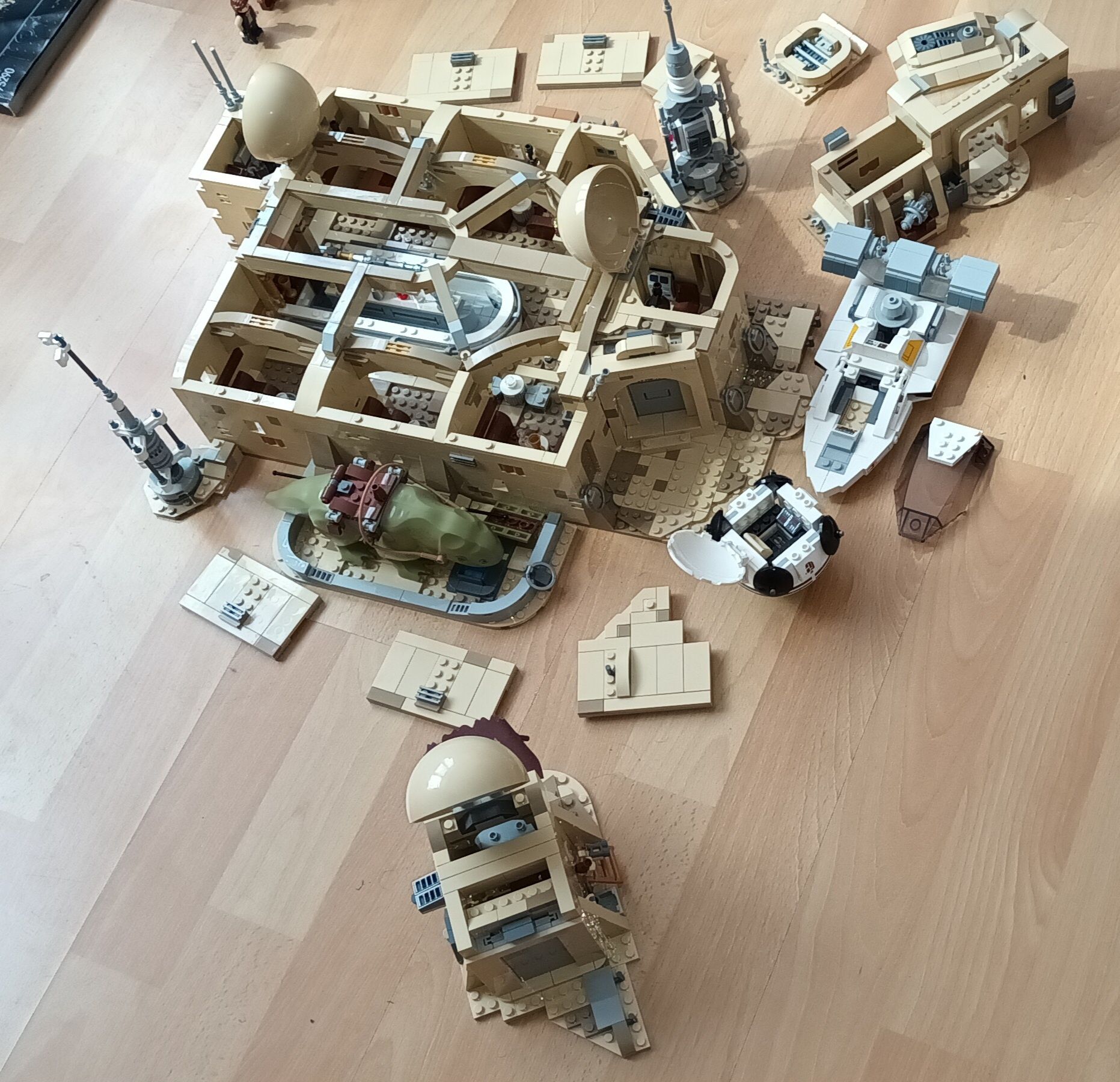 Лего Star wars set 75290 - Mos Eisley Cantina™