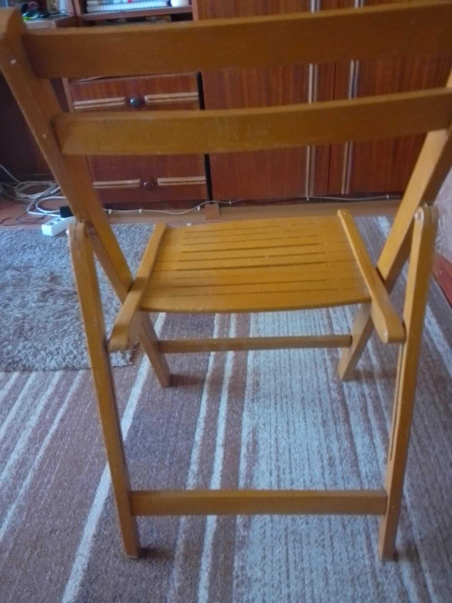 Сгъваем дървен стол