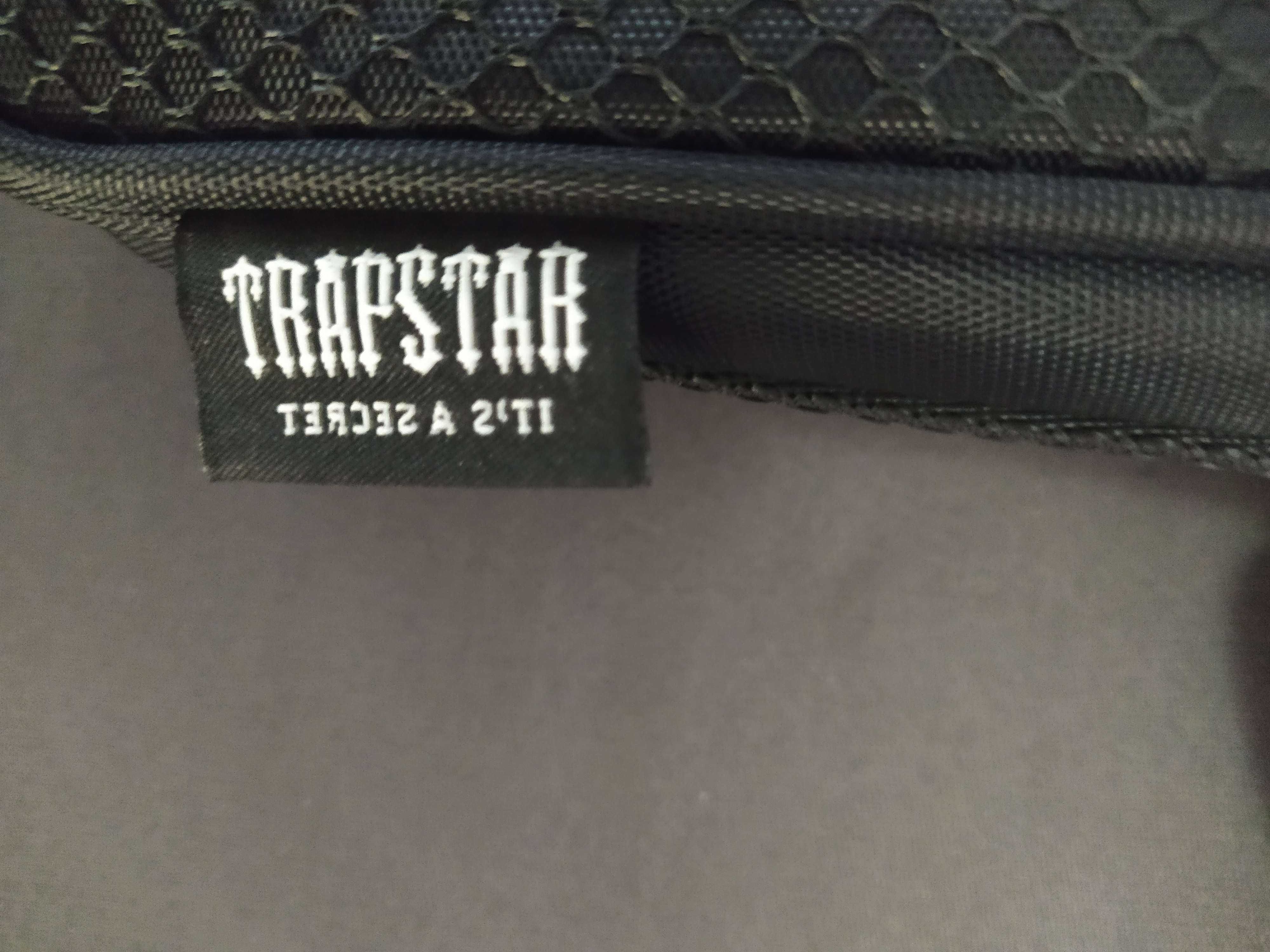 Trapstar чанта (черна)