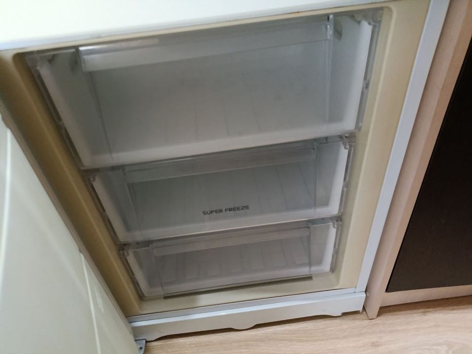 Холодильник ariston hotoint