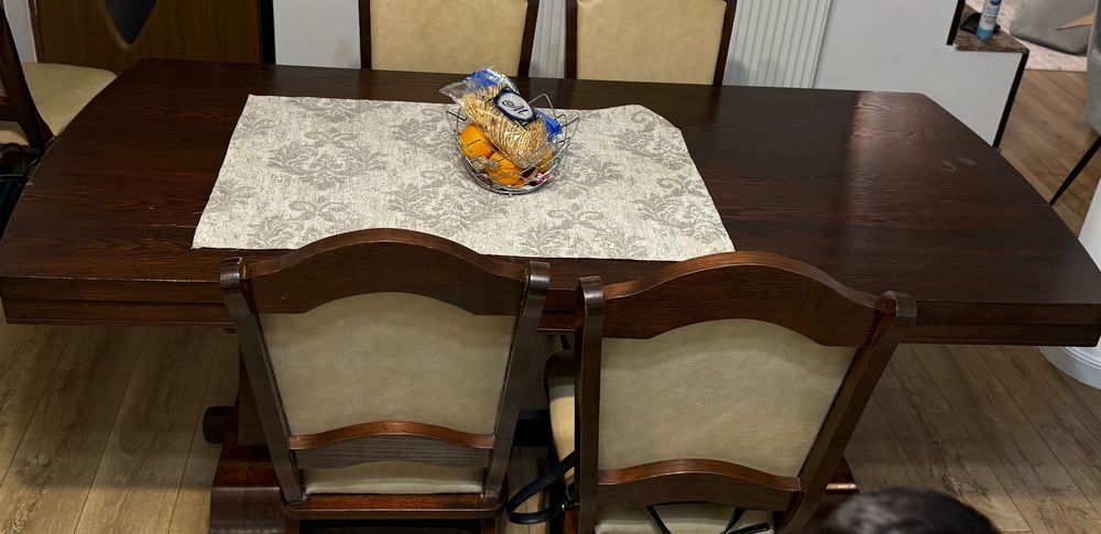 Masa living cu 4 scaune