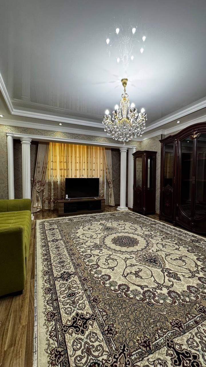 Срочно продается 4х ком квартира, ориентир: улица Садыка Азимова, 1 м²