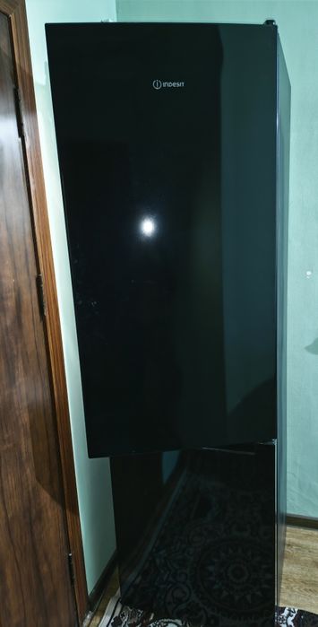 Indesit xolodilnik sotiladi. Holati idealniy.