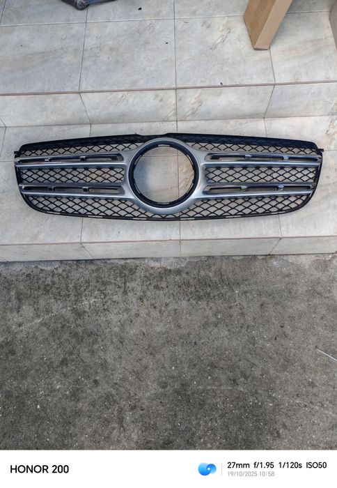 MERCEDES GLS 2018 година, фар, решетка, предна броня.