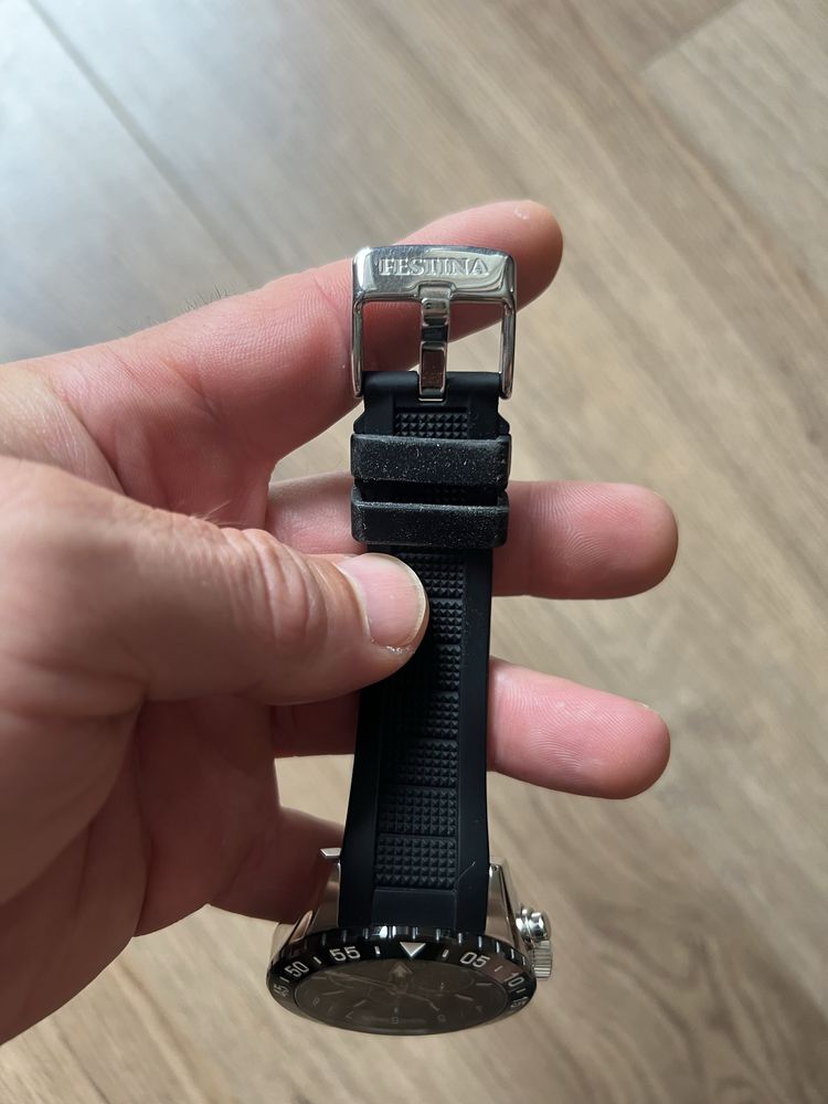 Продавам часовник Festina в перфектно състояние