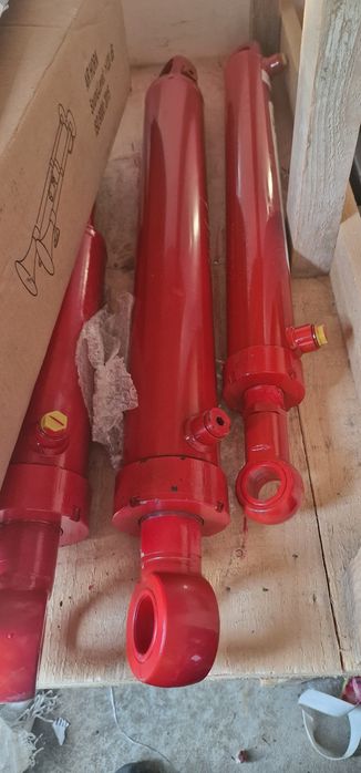 Cilindru hidraulic plug  reversibil cupa etc .crapator lemne noi toată
