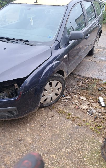 Consola centrala Ford Focus a 2-a generatie