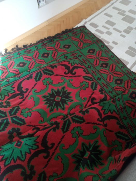 Автентичен вълнен килим
