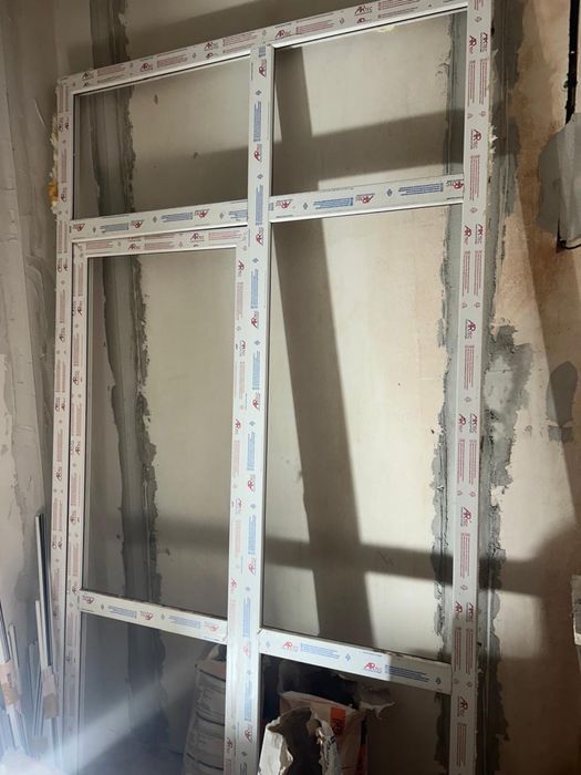 Продам новую балконную раму со стеклом , новую