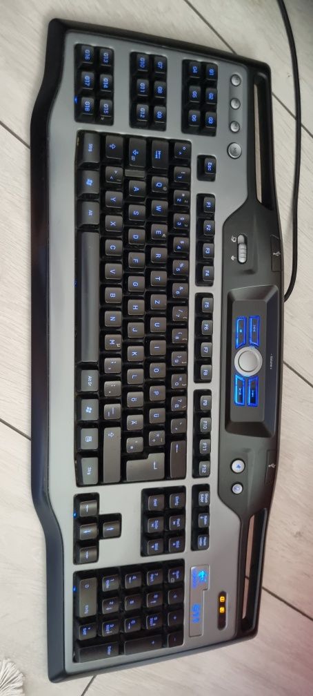Tastatura gaming Logitech G11 iluminata, in stare foarte buna