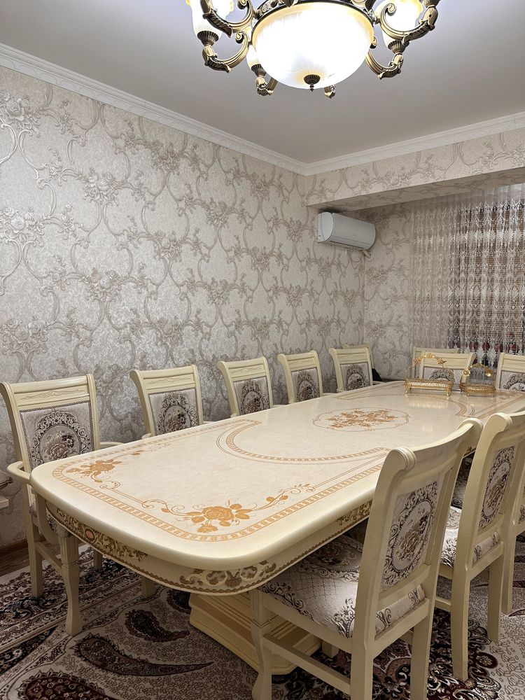Продаётся стол стул для гостинной
