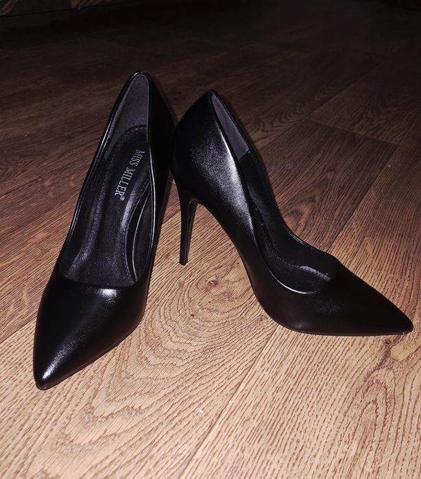 Туфли женские на высоком каблуке