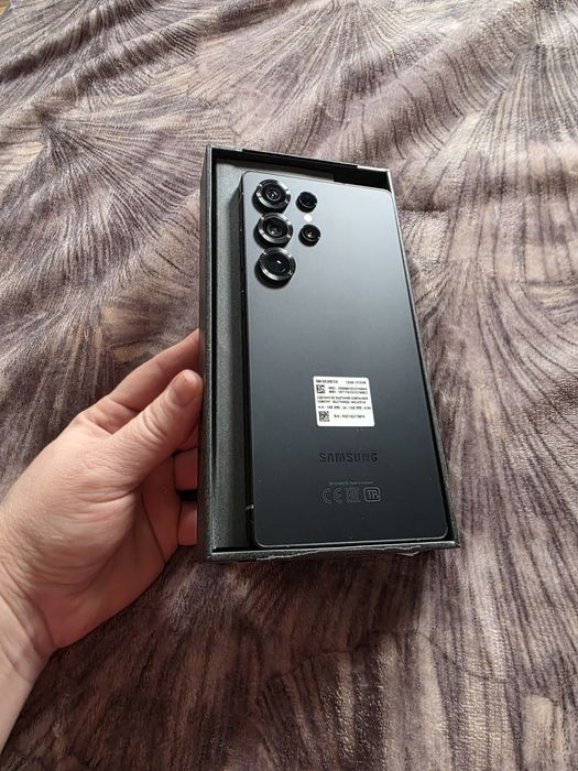 Продам 25 ультра память 512 новый