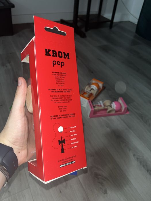 Kendama KROM POP LOL Sticky (Rosu/Red)