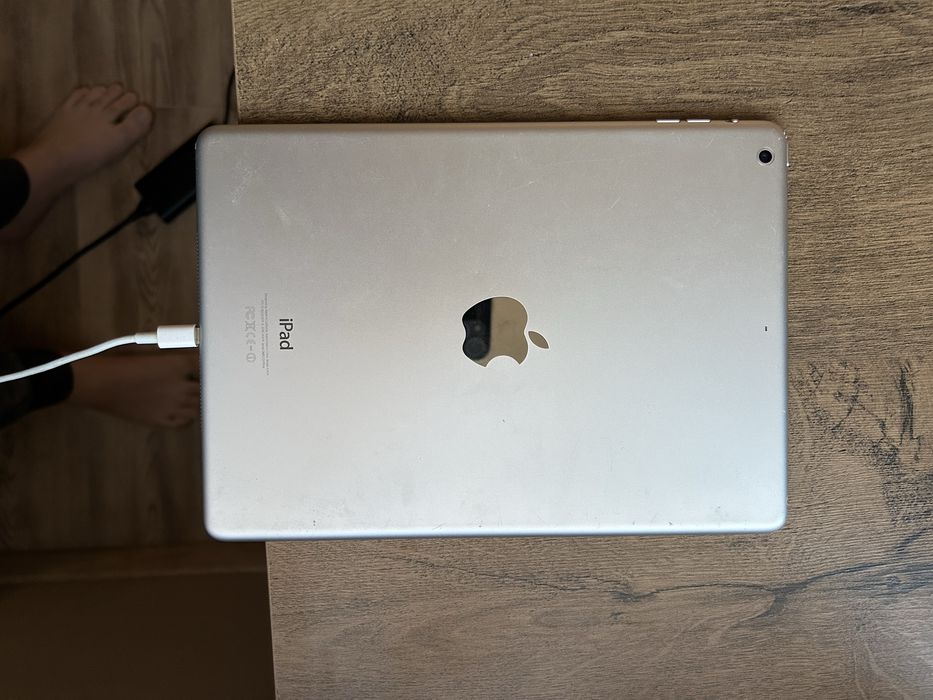 Ipad Air 9.7 инча, 16GB