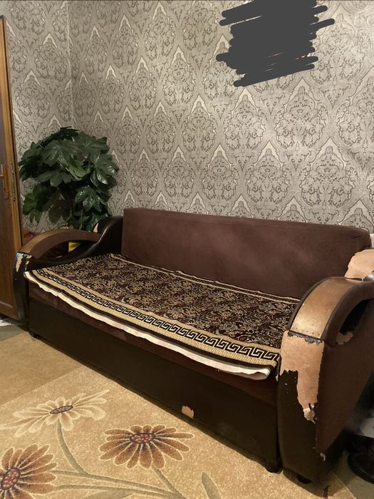 продам диван. срочно